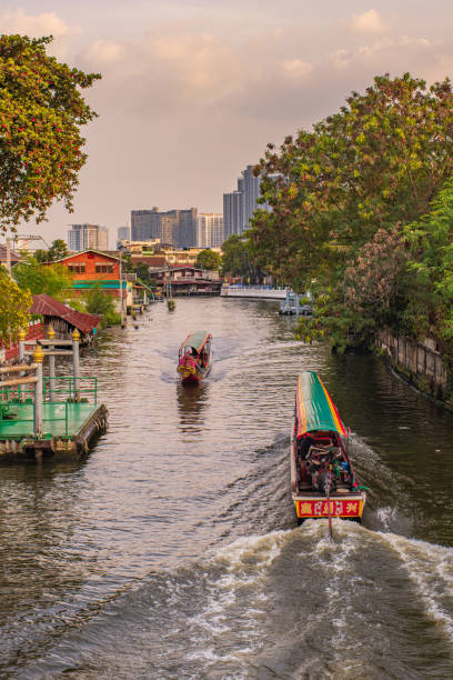 방콕 전통 보트 - asia bangkok nautical vessel canal 뉴스 사진 이미지