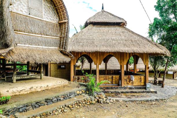 インドネシア、ロンボク島のササック村エンデの田舎の小屋 - west nusa tenggara ストックフォトと画像