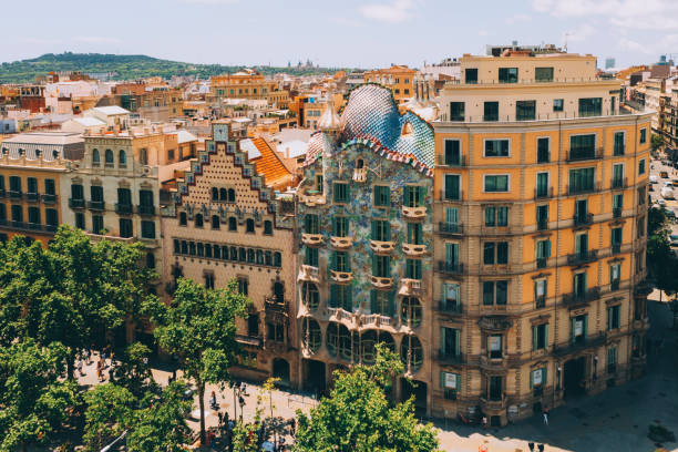 passeig de gràcia in luftaufnahme von barcelona spanien - passeig de gracia stock-fotos und bilder