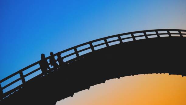 岩国にある有名な歴史的な錦帯橋のローアングルショット - 山口 ストックフォトと画像