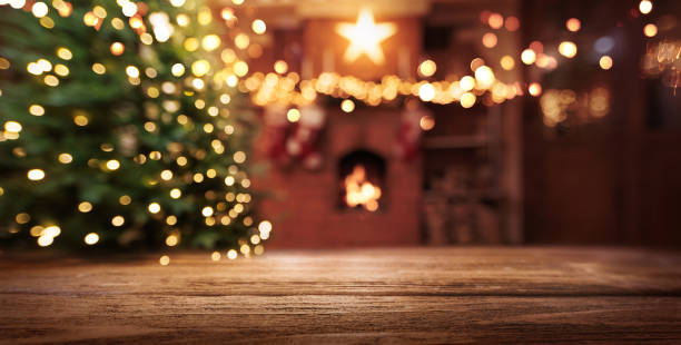 christmas tree with illumination near the fireplace. home decor - christmas stockfoto's en -beelden