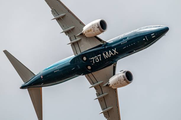 boeing 737-7 max, n7201s. farnborough international airshow, 16 de julho de 2018 - boeing 737 max - fotografias e filmes do acervo