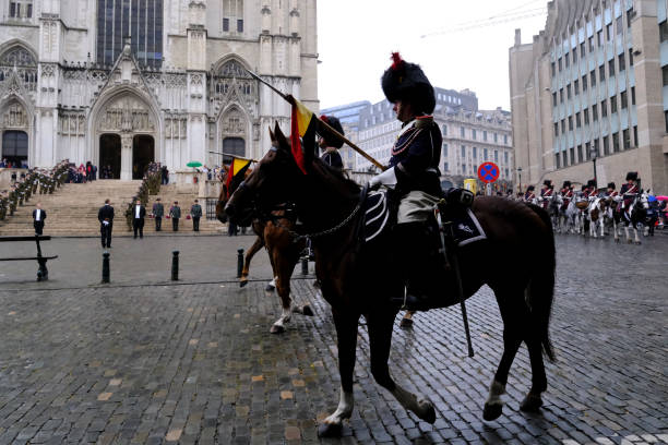 royal horse guards durante una ceremonia - título de canción fotografías e imágenes de stock