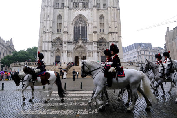 royal horse guards durante una ceremonia - título de canción fotografías e imágenes de stock