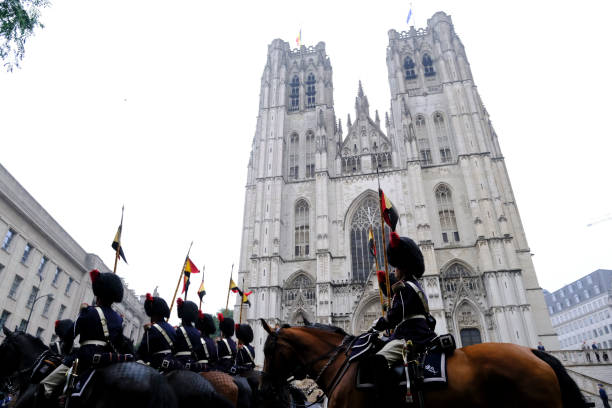 royal horse guards durante una ceremonia - título de canción fotografías e imágenes de stock