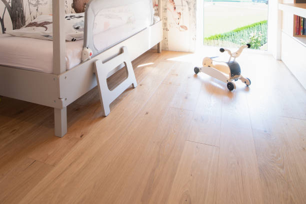 moderna casa - wood laminate flooring foto e immagini stock