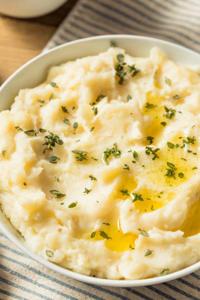 domowe ziemniaki z tłuczonymi ziemniakami z okazji dziękczynienia - mashed potatos zdjęcia i obrazy z banku zdjęć