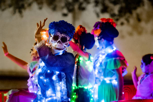 day of the dead parade, san antonio riverwalk - rio carnival fotos imagens e fotografias de stock