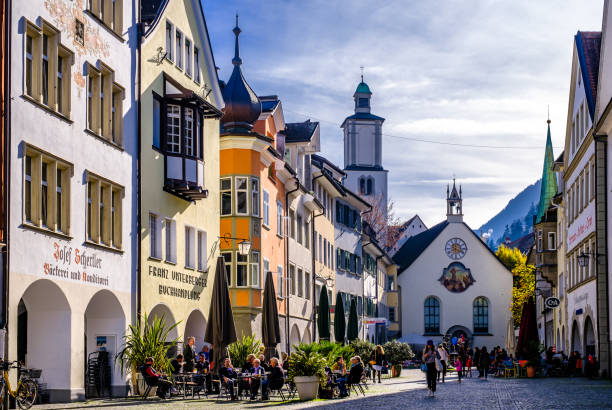 città vecchia di feldkirch in austria - vorarlberg foto e immagini stock