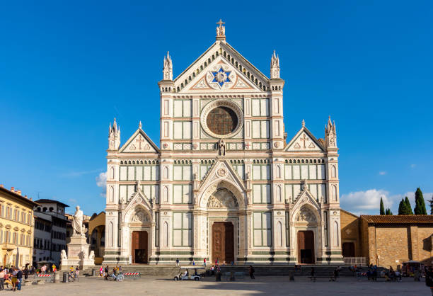 basilica della santa croce (santa croce) a firenze, italia - piazza di santa croce foto e immagini stock