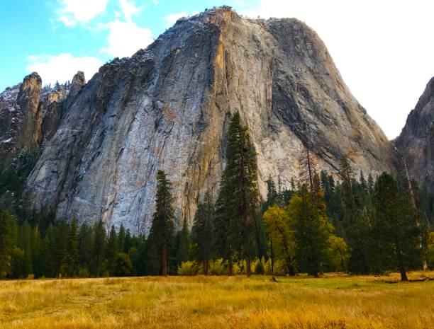 istock Yosemite Valley in Autumn 1439031069