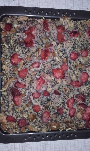 istock Poppy seed cake with strawberry 1439114000