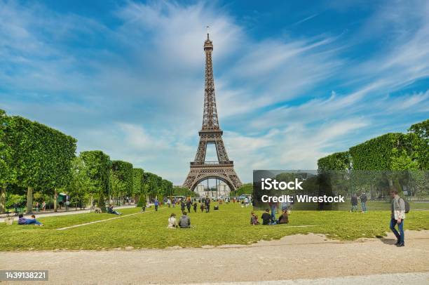 หอไอเฟลในปารีสของฝรั่งเศส ภาพสต็อก - ดาวน์โหลดรูปภาพตอนนี้ - หอไอเฟล, การถ่ายภาพ - ภาพ, ประเทศฝรั่งเศส - ยุโรปกลาง