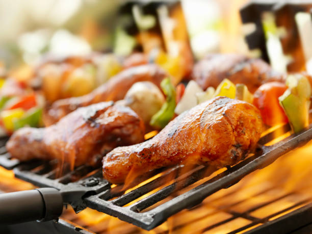 frango bbq - chicken barbecue chicken barbecue grilled chicken imagens e fotografias de stock