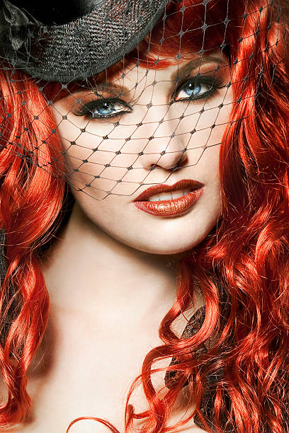 burlesque redhead - beautiful red hair curly hair human hair photos et images de collection