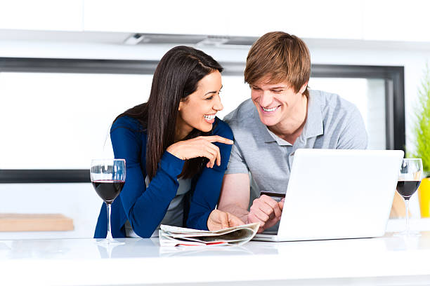 istock Couple shopping online 143917313