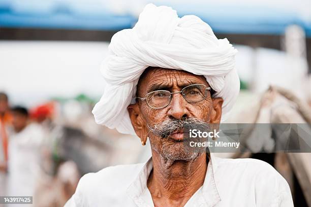 Comerciante En Feria De Camellos De Pushkar India Personas Reales De Retratos Foto de stock y más banco de imágenes de Cultura hindú