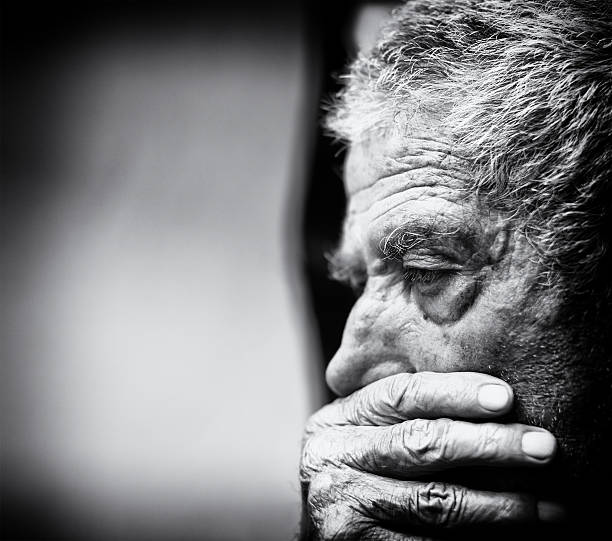 a black and white close-up of a senior man - 僅老年男人 個照片及圖片檔