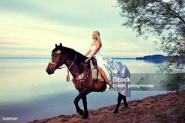 Princess Auf Einem Pferd Stockfoto und mehr Bilder von Pferd - Pferd, Pferderitt, Eine Frau allein