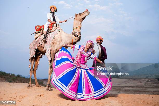 Dançarinos De Folk Tradicional Na Índia - Fotografias de stock e mais imagens de Índia - Índia, Dançar, Pushkar