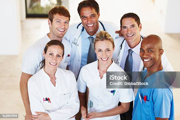 그룹 웃는 의사 남자 간호사에 대한 스톡 사진 및 기타 이미지 - 남자 간호사, 의사, 30-39세