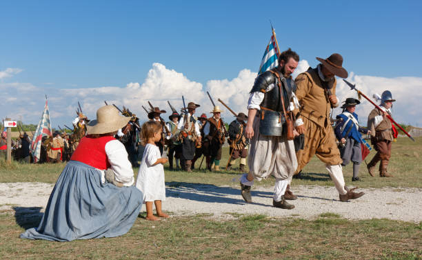 17th century rekonstruktorzy paradujący w palmanova - c17 zdjęcia i obrazy z banku zdjęć