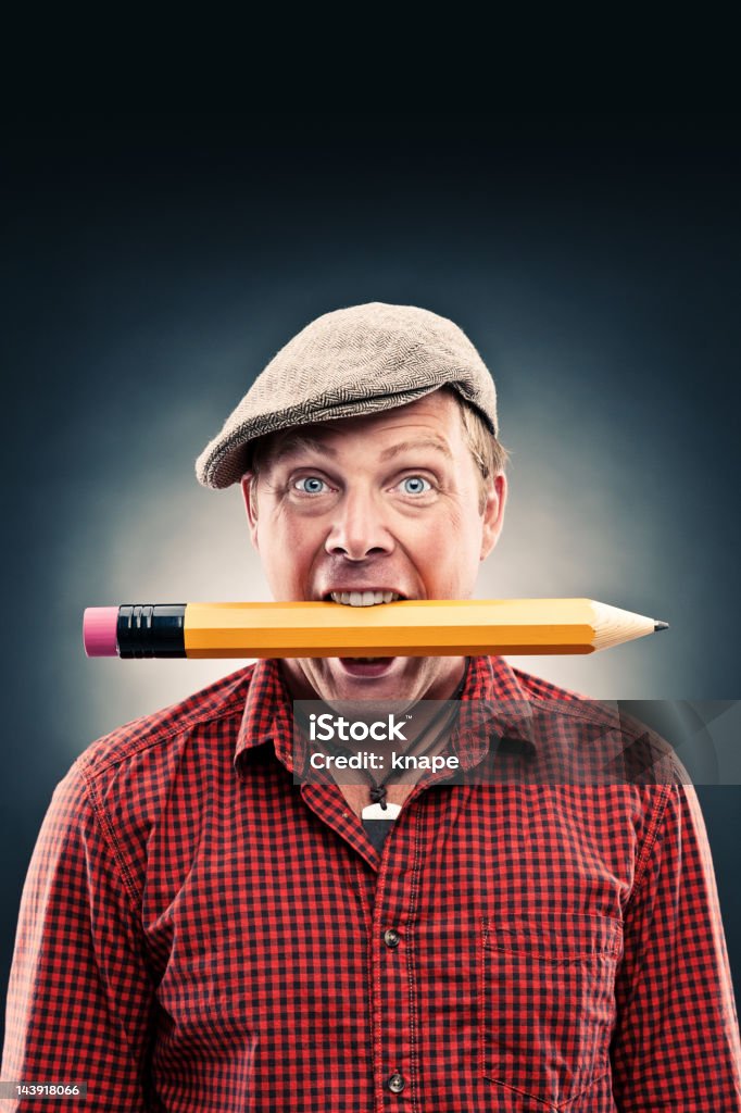Hombre atractivo con gran lápiz - Foto de stock de Grande libre de derechos