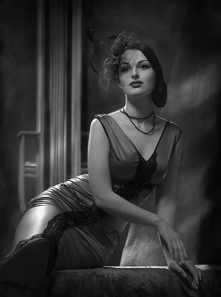 old hollywood.glamour schönheit in film-noir-stil. - femme fatale stock-fotos und bilder