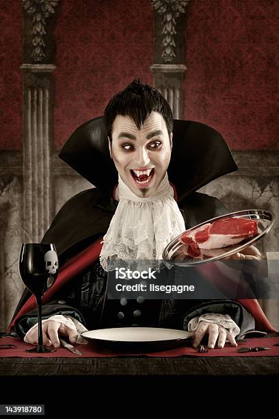 Vampiro Encomendar Carne - Fotografias de stock e mais imagens de Vampiro - Vampiro, Humor, Fantasma
