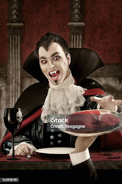 Vampir Bestellen Fleisch Stockfoto und mehr Bilder von Vampir - Vampir, Monster - Fiktionale Figur, Trinkglas