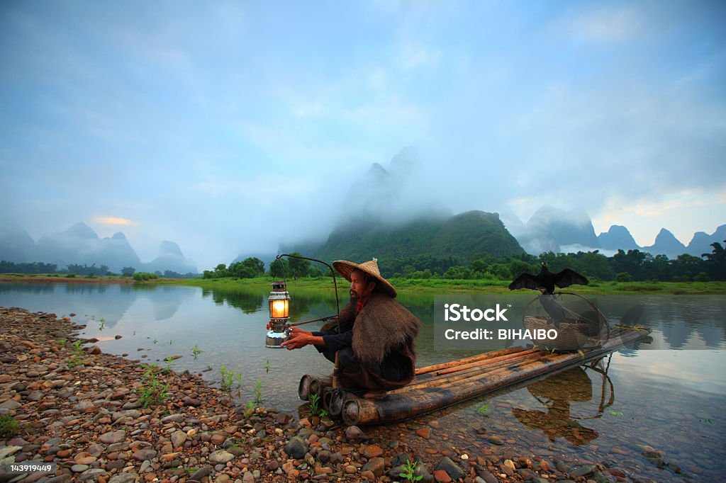 Los pescadores sobre río Li - Foto de stock de Yangshou libre de derechos