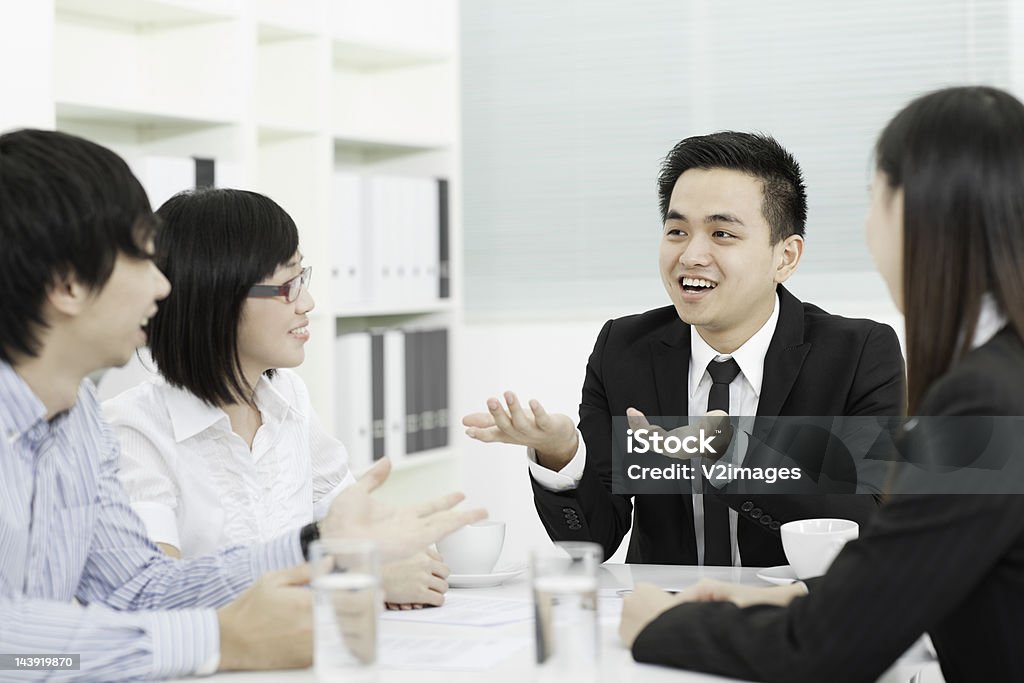 Reunión de negocios - Foto de stock de Cuatro personas libre de derechos