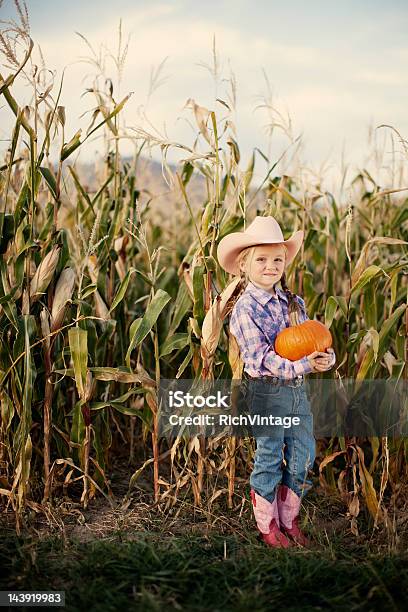 Zucca Cowgirl - Fotografie stock e altre immagini di Fattoria - Fattoria, 6-7 anni, Abbigliamento casual