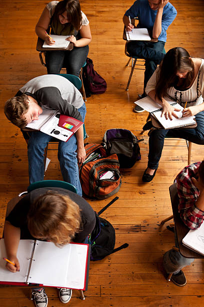 high school student duermen en clase. - sleeping high school desk education fotografías e imágenes de stock