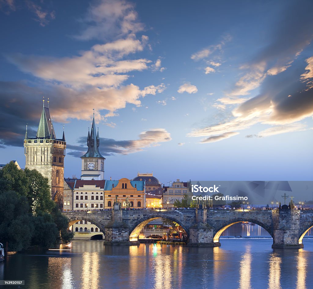 Tschechien Prag, Karlsbrücke im Morgengrauen - Lizenzfrei Prag Stock-Foto