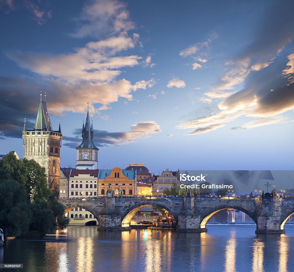 Чешская Республика Карлов мост в праге на рассвете - Стоковые фото Прага роялти-фри