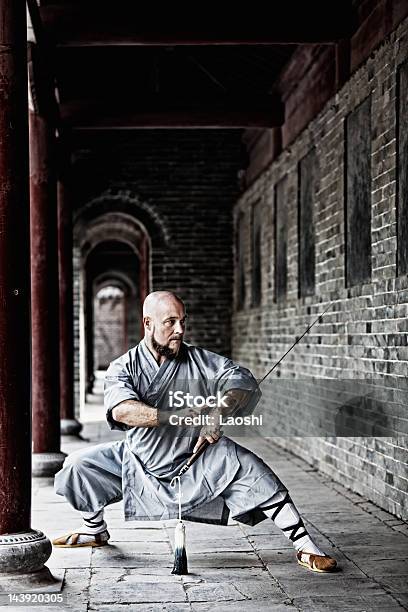 Photo libre de droit de Shaolin Monk banque d'images et plus d'images libres de droit de Shaolin - Shaolin, Moine, Shaolin Kung Fu