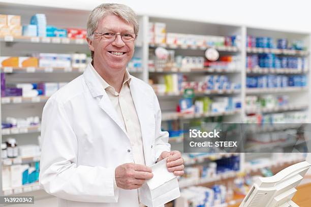 Farmacêutico Sobre Direitos - Fotografias de stock e mais imagens de 40-49 Anos - 40-49 Anos, Adulto, Adulto maduro