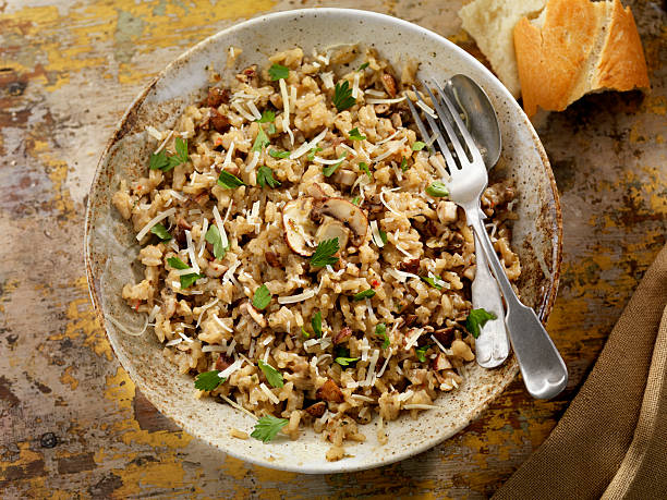 risotto de tipo seta - cooked still life close up rice fotografías e imágenes de stock