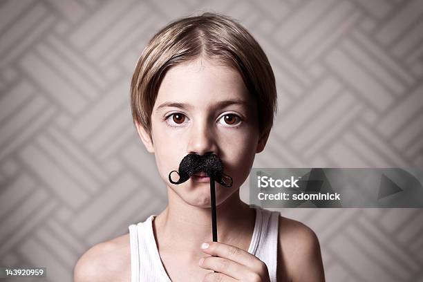 젊은 남자아이 소년은 콧수염 6-7 살에 대한 스톡 사진 및 기타 이미지 - 6-7 살, 갈색 눈, 근거리 초점