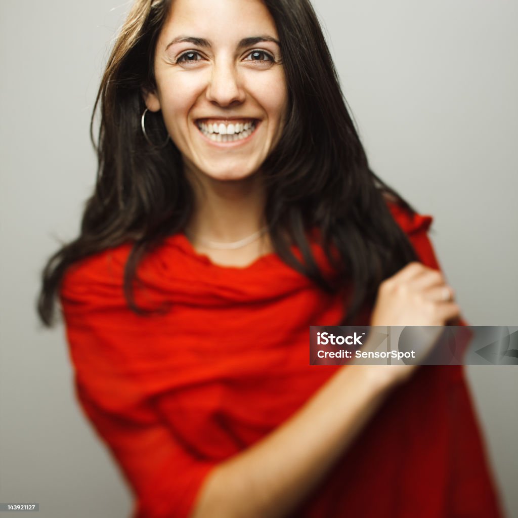 Jovem mulher em vermelho. - Foto de stock de 25-30 Anos royalty-free
