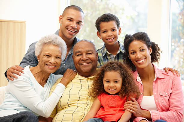trois générations de la famille à la maison - family retirement smiling multi generation family photos et images de collection
