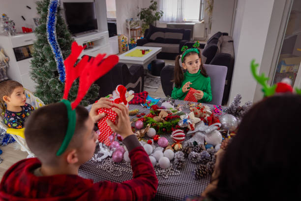 istock Preparing gifts for Christmas 1439213946