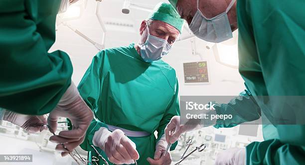外科医操作を - 外科医のストックフォトや画像を多数ご用意 - 外科医, 緑色, アウトフォーカス