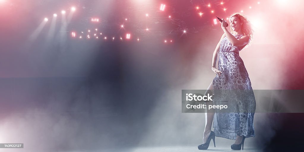 Cantora no palco - Royalty-free Mulheres Foto de stock