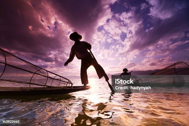 Rybak Na Inle Lake Myanmar - zdjęcia stockowe i więcej obrazów Azja - Azja, Azjaci, Cała postać