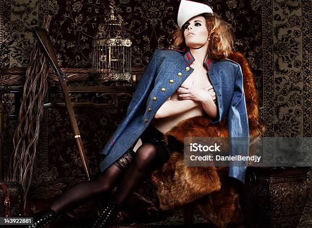 Foto de Período De Moda Militar e mais fotos de stock de Só Uma Mulher - Só Uma Mulher, Pele de animal - Material Têxtil, Sensualidade