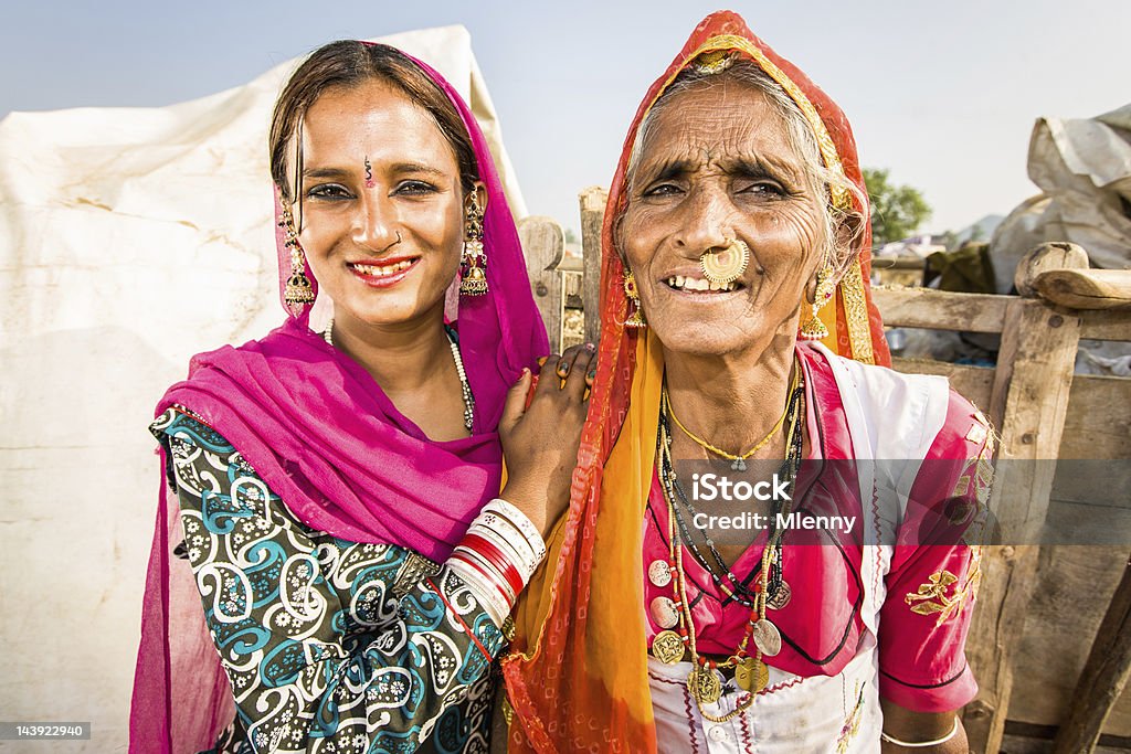 Matka i córka Portret Prawdziwy ludzie Indiach - Zbiór zdjęć royalty-free (Aktywni seniorzy)