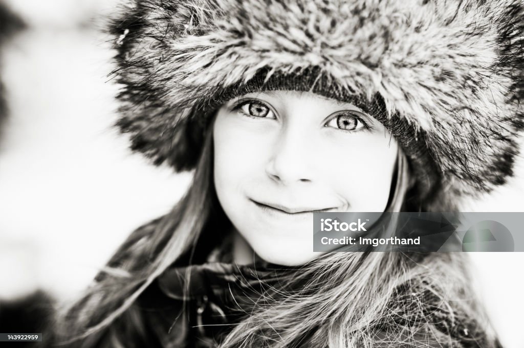 Porträt von kleinen Mädchen in großen Pelz Mütze - Lizenzfrei 6-7 Jahre Stock-Foto