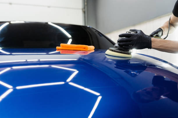 istock Hard wax car polishing with orbital polisher for remove scratches close-up. Working process in detailing auto service. 1439239708